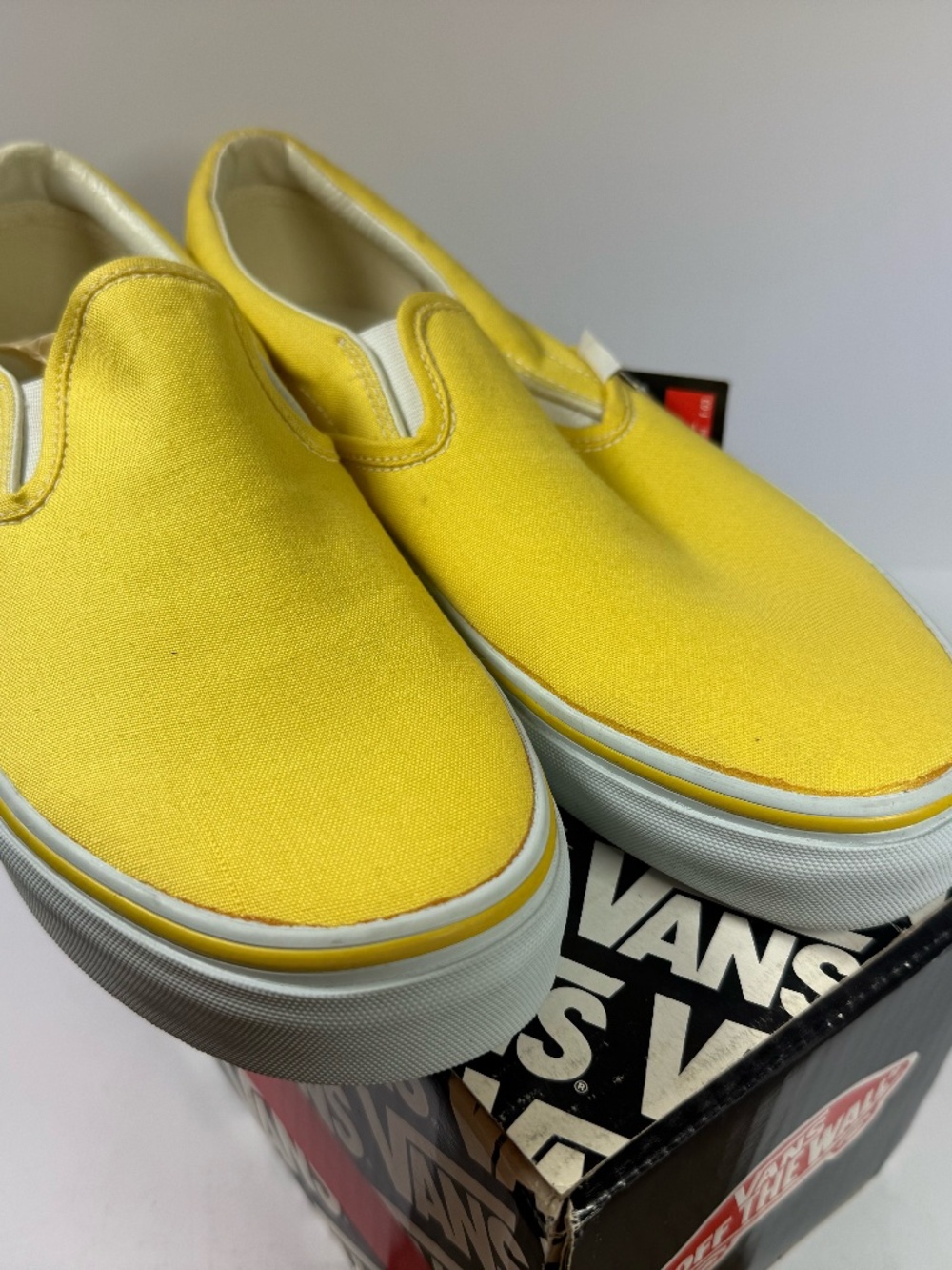 VANS SLIP ONS YELLOW MENS SIZE 9